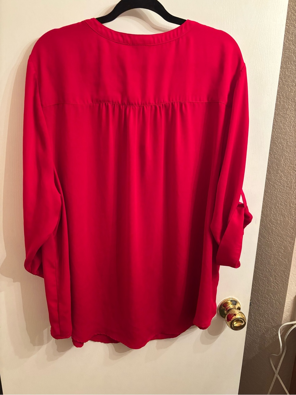 torrid Red V-Neck Covered Button Blouse - Picture 4 of 4